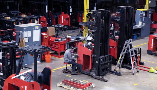 Technician working in the Raymond Storage Concepts Cincinnati branch warehouse shop to refurbish used Raymond Renewed forklifts